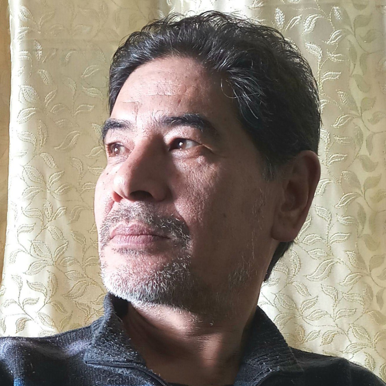 युवक श्रेष्ठ