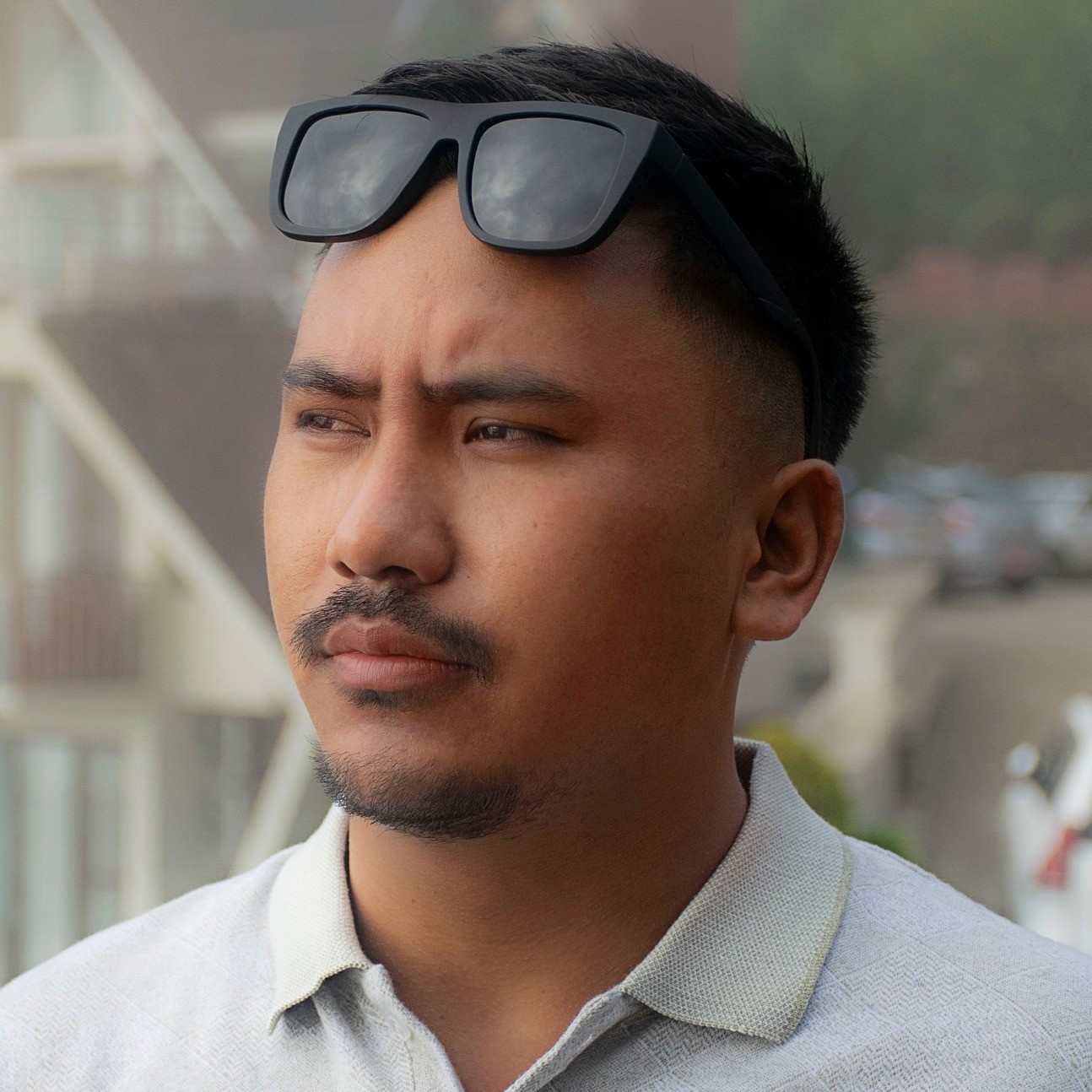 विवेक लामा (कलाग्रज वि)